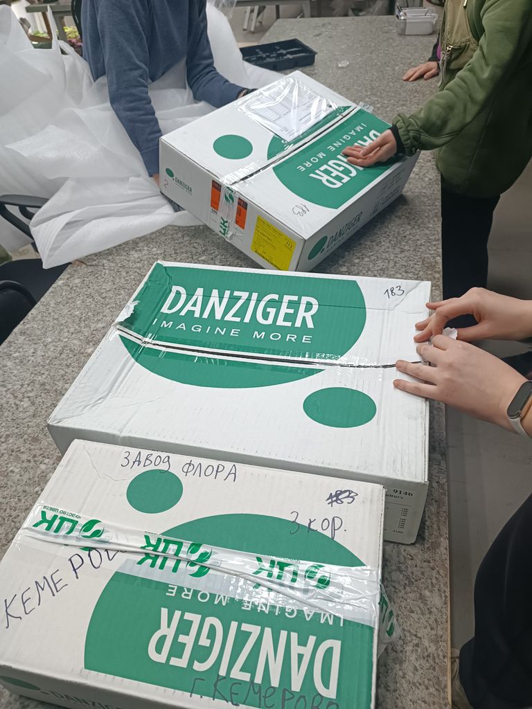 Коробки с черенками Danziger для Завода ФЛОРА